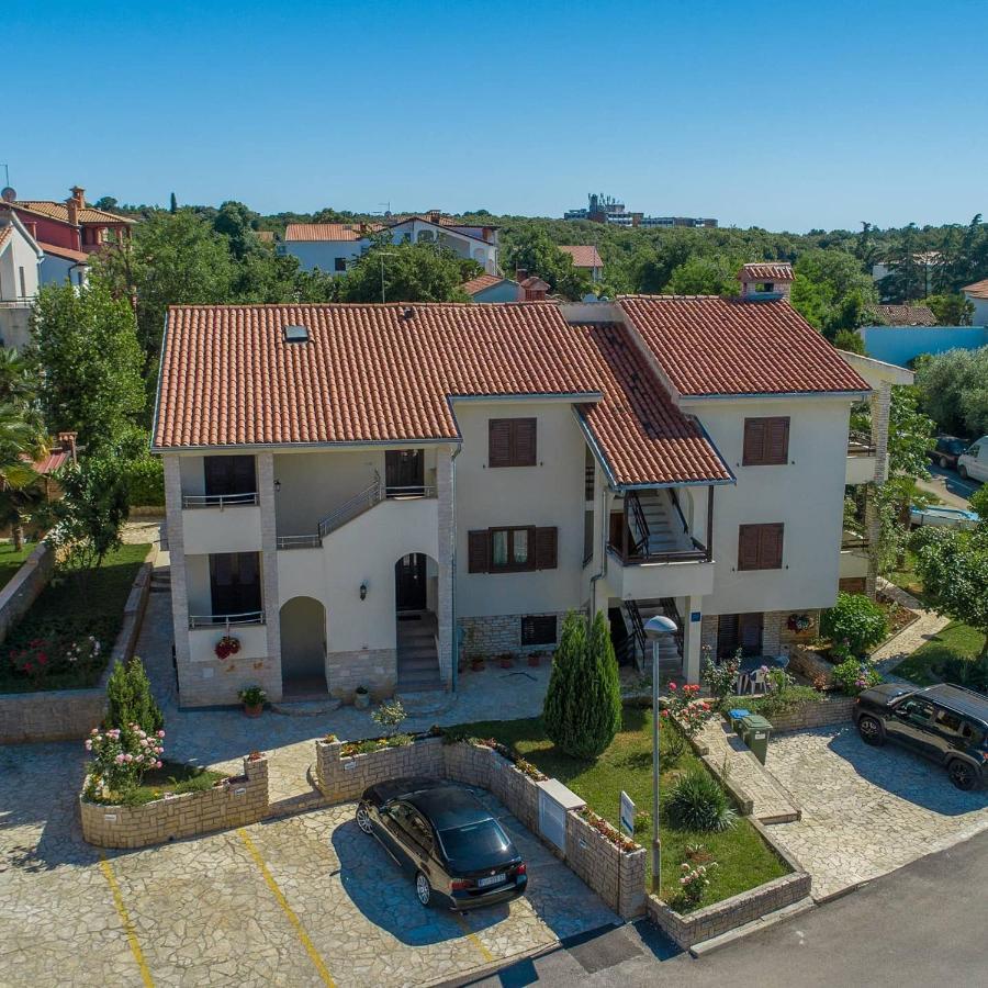 Apartmani Lorena Пореч Экстерьер фото
