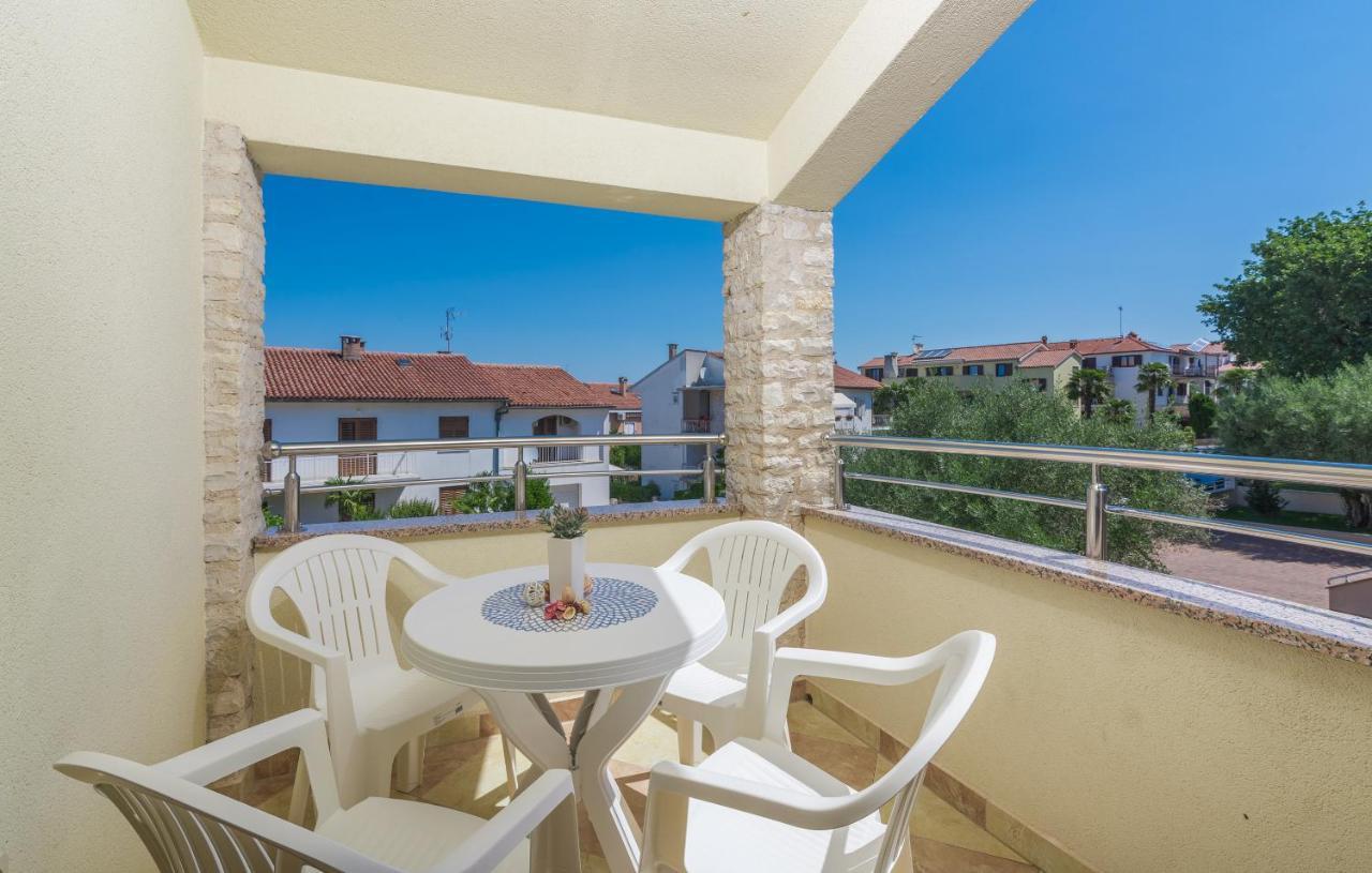 Apartmani Lorena Пореч Экстерьер фото